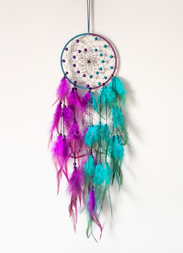łapacz snów z piórek w kolorze fioletowo-turkusowym